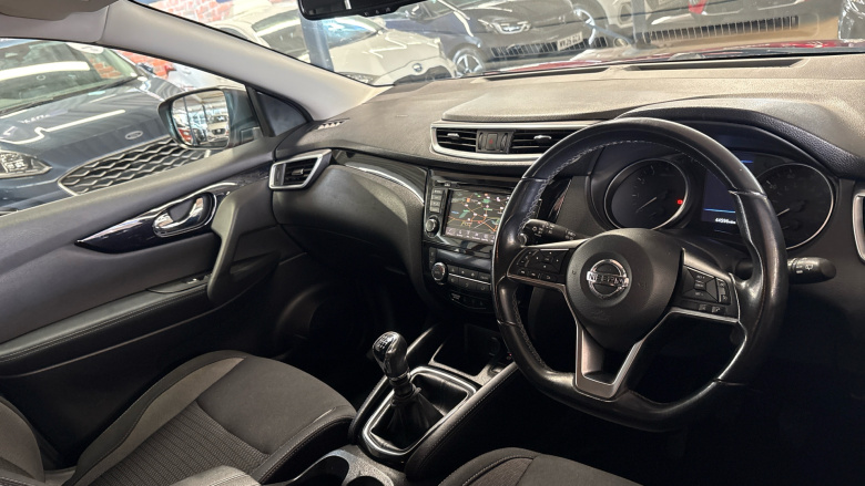 Nissan Qashqai 1.3 DiG-T 160 Acenta Premium 5dr Petrol Hatchback